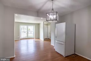 9709 Lakepointe Dr, Burke, VA 22015 - Photo 6