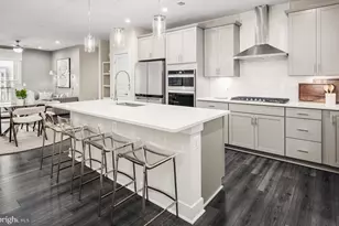 8131 Shining Star Ln, Vienna, VA 22182 - Photo 2