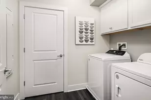 8131 Shining Star Ln, Vienna, VA 22182 - Photo 12