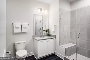 8131 Shining Star Ln, Vienna, VA 22182 - Photo 10