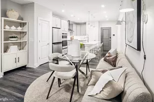 8131 Shining Star Ln, Vienna, VA 22182 - Photo 4