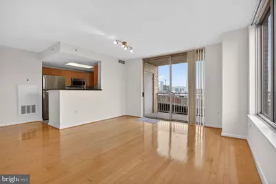 2726 Gallows Road #619, Vienna, VA 22180 - Photo 4