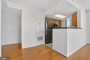 2726 Gallows Rd, Vienna, VA 22180 - Photo 12