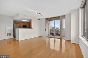 2726 Gallows Rd, Vienna, VA 22180 - Photo 2