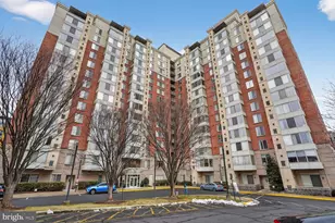 2726 Gallows Rd, Vienna, VA 22180 - Photo 2