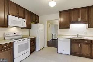 5732 Lofthill Ct, Alexandria, VA 22303 - Photo 6