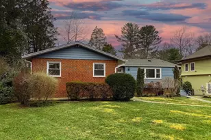 902 Echols St SE, Vienna, VA 22180 - Photo 1