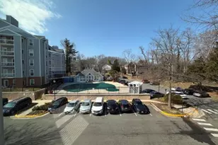 3175 Summit Square Dr, Oakton, VA 22124 - Photo 64