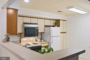 12003 Ridge Knoll Dr, Fairfax, VA 22033 - Photo 10