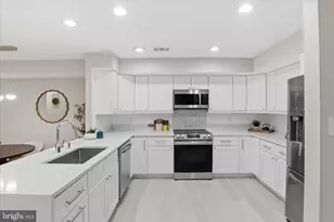 12008 Ridge Knoll Dr, Fairfax, VA 22033 - Photo 10