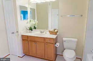 1516 North Point Dr, Reston, VA 20194 - Photo 8