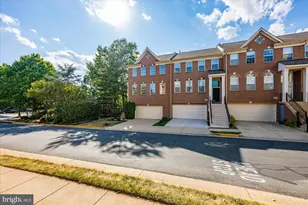 13438 Burrough Farm Dr, Herndon, VA 20171 - Photo 8