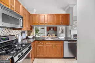 4415 Weatherington Ln, Fairfax, VA 22030 - Photo 2