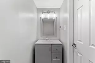 9824 Hagel Cir, Lorton, VA 22079 - Photo 16