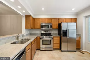 8316 Linden Oaks Ct, Lorton, VA 22079 - Photo 2