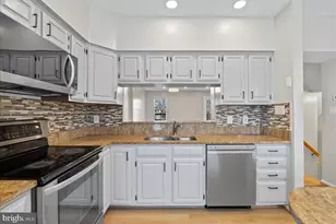 14024 Winding Ridge Ln, Centreville, VA 20121 - Photo 10