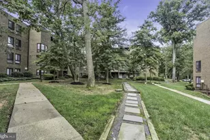 11232 Chestnut Grove Square, Reston, VA 20190 - Photo 2