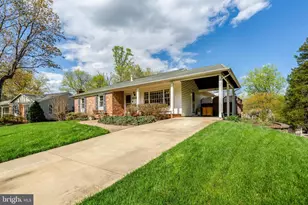 8320 Briar Creek Dr, Annandale, VA 22003 - Photo 4