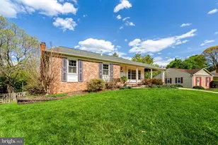 8320 Briar Creek Dr, Annandale, VA 22003 - Photo 2