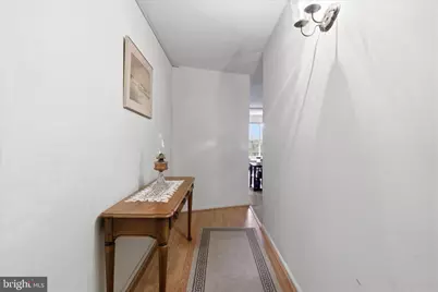 7600 Tremayne Place #301, McLean, VA 22102 - Photo 4