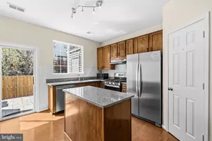 2428 Corn Crib Ct, Herndon, VA 20171 - Photo 4