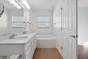 4151 Castlecary Ln, Fairfax, VA 22030 - Photo 22