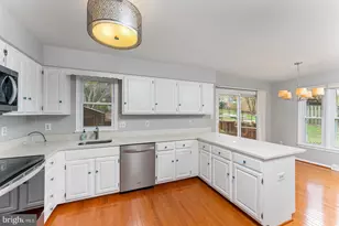 7962 Yancey Dr, Falls Church, VA 22042 - Photo 8