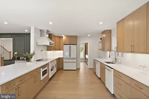 11115 Streamview Ct, Great Falls, VA 22066 - Photo 6