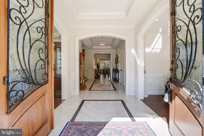 609 Kingsley Road SW, Vienna, VA 22180 - Photo 2