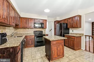 7594 Woodstown Dr, Springfield, VA 22153 - Photo 8