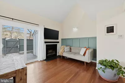 805 Locust Street #6, Herndon, VA 20170 - Photo 8