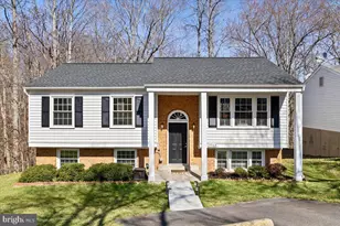 7702 Newington Forest Ave, Springfield, VA 22153 - Photo 2