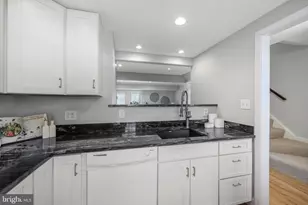 6145 Strasburg Dr, Centreville, VA 20121 - Photo 8