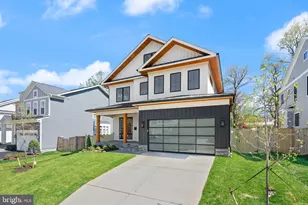 112 Elm St SW, Vienna, VA 22180 - Photo 2