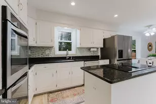 4664 Braddock Green Ct, Fairfax, VA 22032 - Photo 4