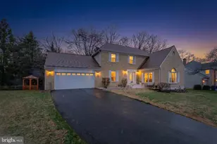 4664 Braddock Green Ct, Fairfax, VA 22032 - Photo 2