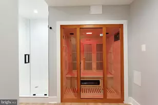 6908 Southridge Dr, McLean, VA 22101 - Photo 50