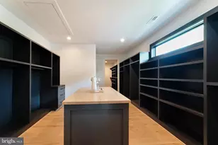 6908 Southridge Dr, McLean, VA 22101 - Photo 32