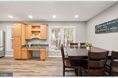 5601 Castlebury Court, Burke, VA 22015 - Photo 8