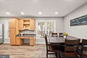 5601 Castlebury Ct, Burke, VA 22015 - Photo 8