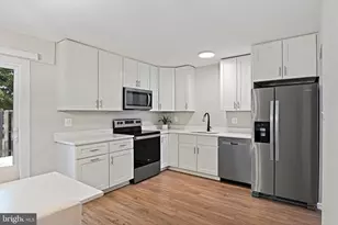 1118 Shannon Pl, Herndon, VA 20170 - Photo 12