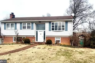 6104 Briarview Ct, Alexandria, VA 22310 - Photo 2