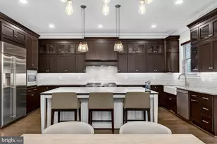 1105 Lakewood Dr SW, Vienna, VA 22180 - Photo 2