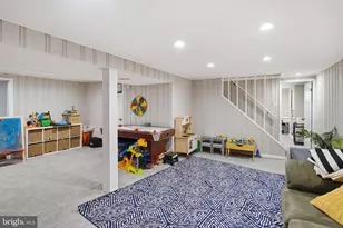 8802 Parliament Dr, Springfield, VA 22151 - Photo 32