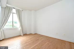 4490 Market Commons Dr, Fairfax, VA 22033 - Photo 22