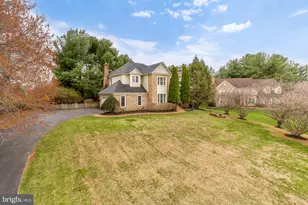 10009 Thompson Ridge Ct, Great Falls, VA 22066 - Photo 2