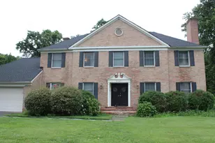 6367 Lynwood Hill Rd, McLean, VA 22101 - Photo 2