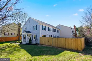 412 Magnolia Ct, Herndon, VA 20170 - Photo 4