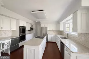 6181 Snowhill Ct, Centreville, VA 20120 - Photo 14