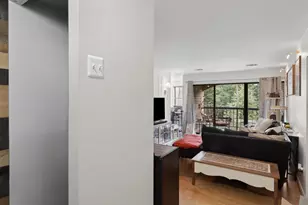 11232 Chestnut Grove Square, Reston, VA 20190 - Photo 4